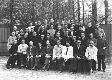 Преподаватели и студенты инженерно-механического факультета ИВПИ. 1925 г.