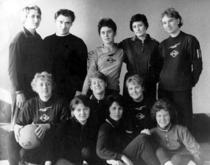 Сборная команда ИЭИ по баскетболу с тренером К.П. Литвиновым (1977 г.)